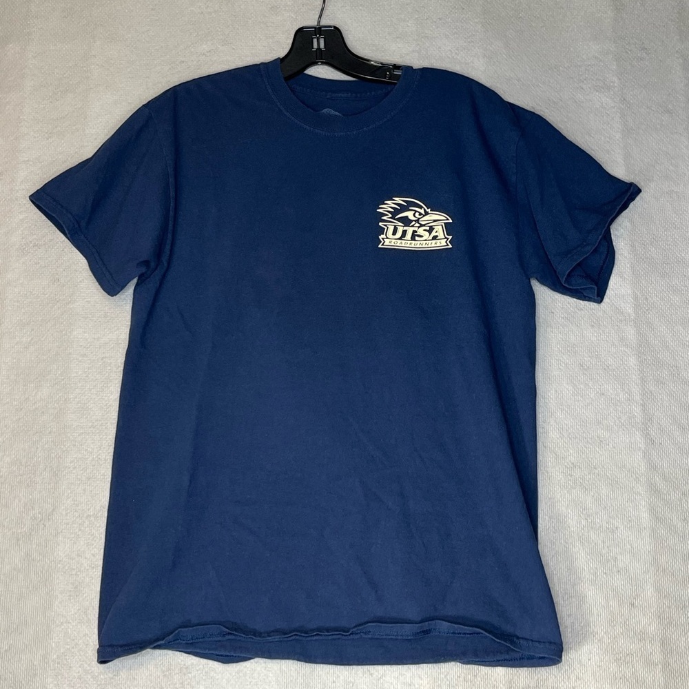new World Graphic UTSA WomenMedium Tee Shirt Navy Blue Gently Used Fast Shipping